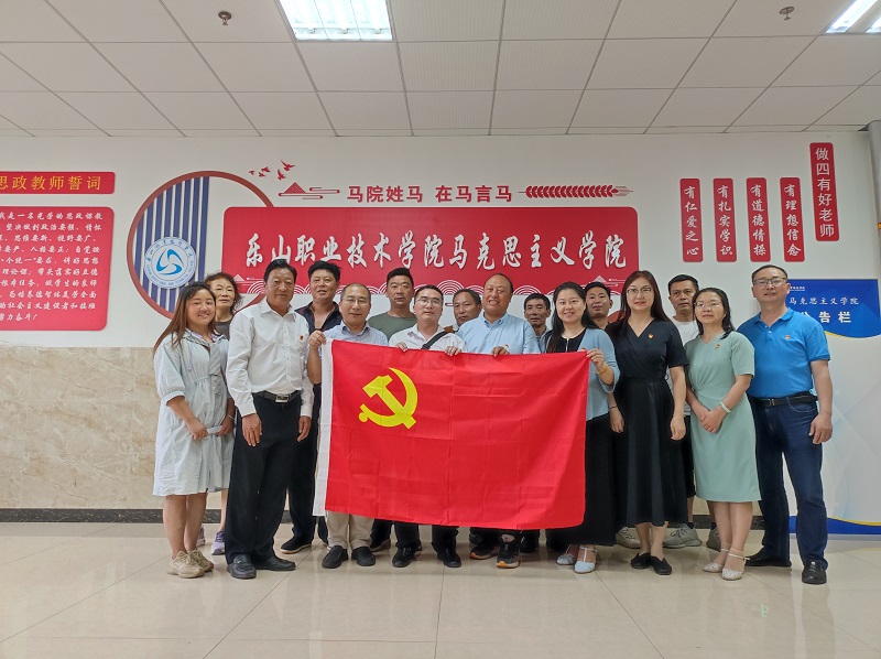 1合影.jpg 1合影.jpg