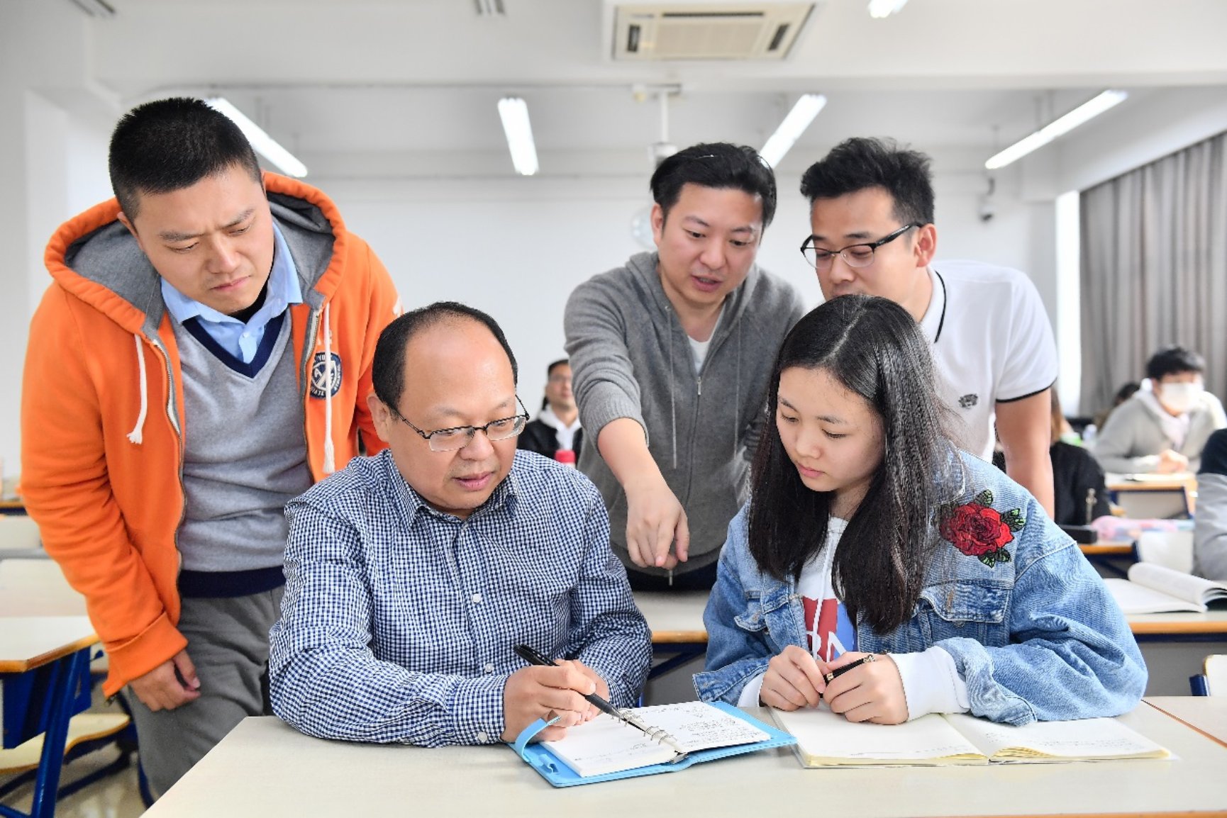 D:\课题申报研究与评奖\北京市教学名师\北京市教学名师\崔学刚申报材料\崔学刚-最终申报材料\崔学刚-最终申报材料\足球一世666814-崔学刚-照片2.jpg
